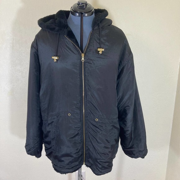 Fully Reversible Luxurious ebony black lined faux fur coat - Picture 4 of 6